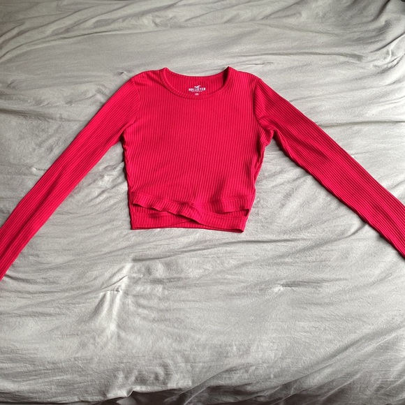 NWT!! Hollister Long Sleeve Cut Out Shirt — Size XS!! - Picture 2 of 7